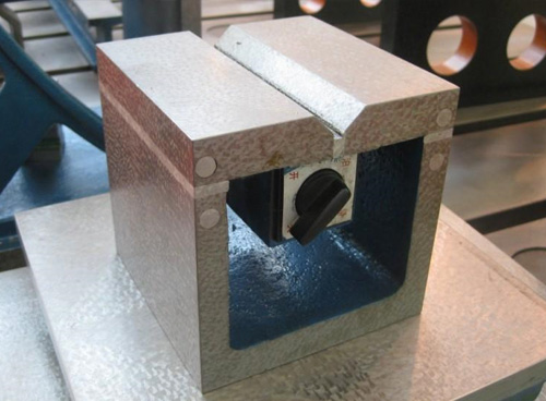 Magnetic square box