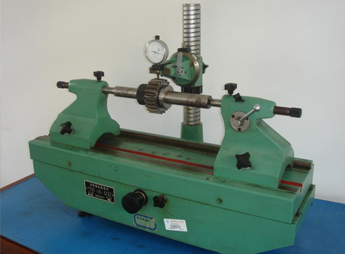 Gear runout tester