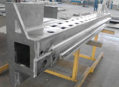 Vertical car crossbeam casting