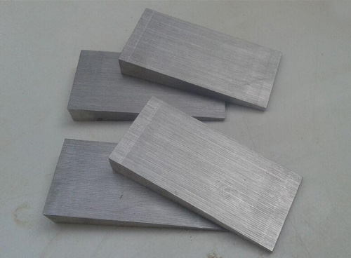 Diagonal pad iron